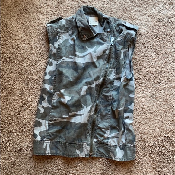 Beautifully Embroidered Camo Vest - Picture 2 of 2